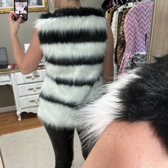 Black & White Fur Vest - Picture 4 of 5